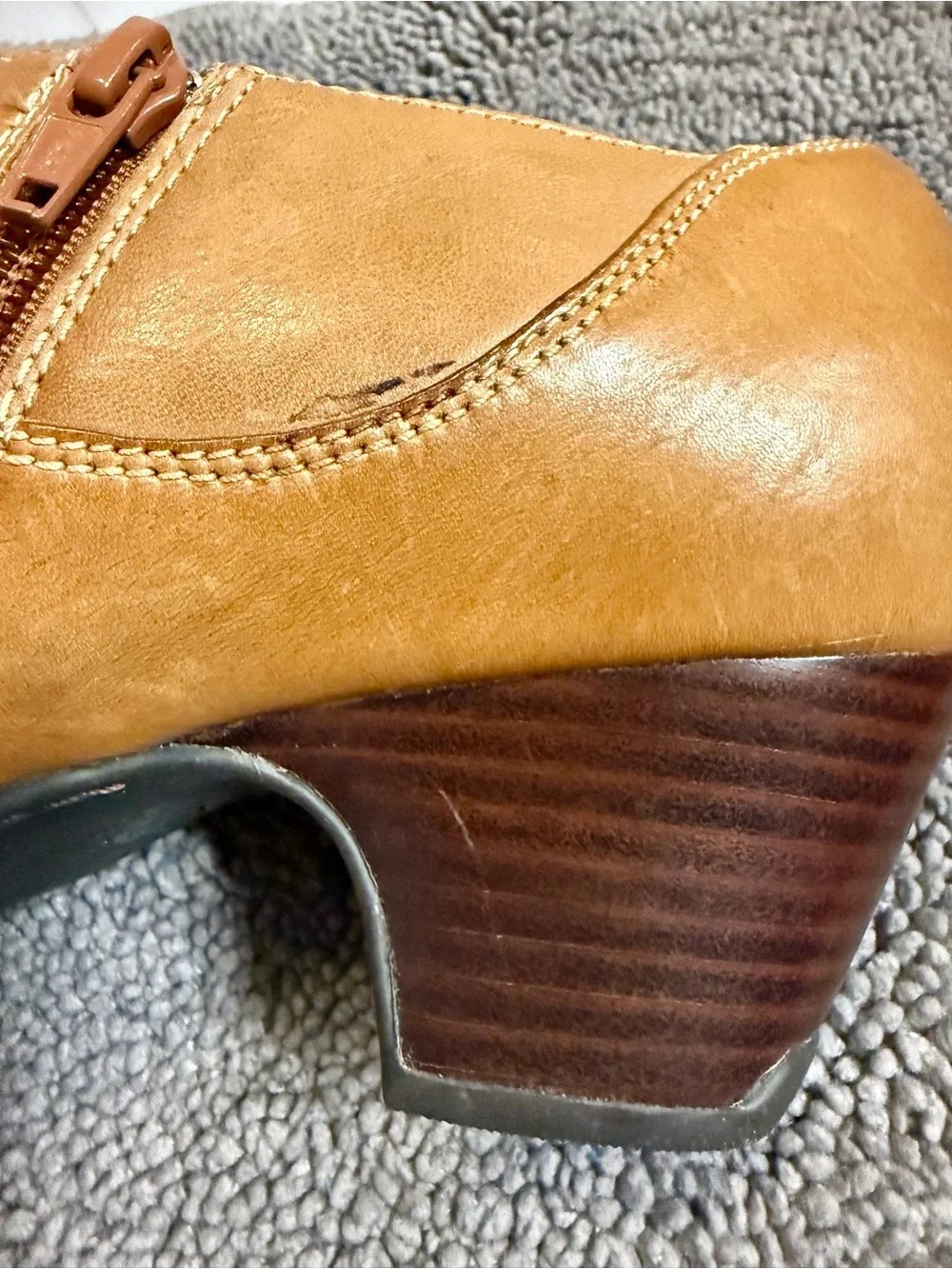 Clarks Tan Leather Ankle Boots Women’s 9W Side Zip Classic Comfort Block Heel
